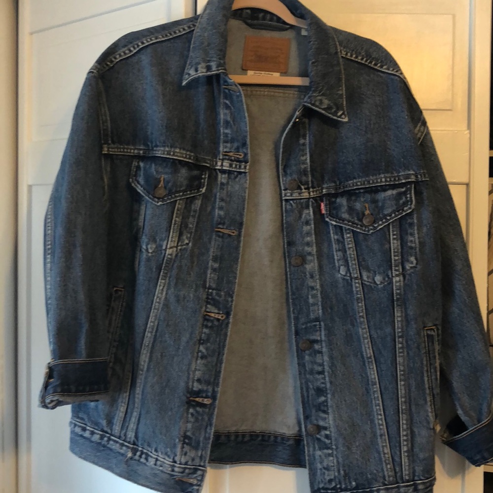 Over sized Levi denim jacket- like new